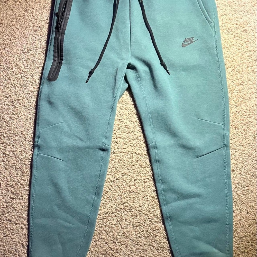 Nike Men’s Tech Fleece Windrunner Jogger